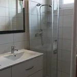 拉扎尔公寓 *
