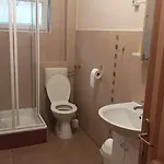 拉扎尔公寓 *