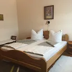 拉扎尔公寓 *